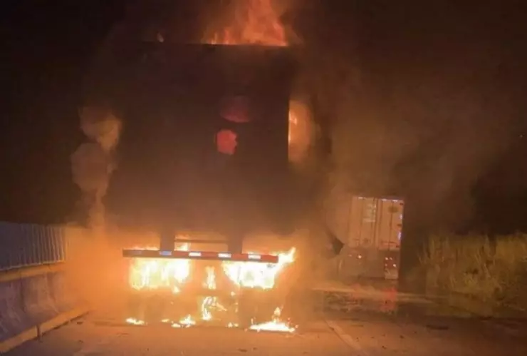 Incendio de tráiler en autopista de Veracruz