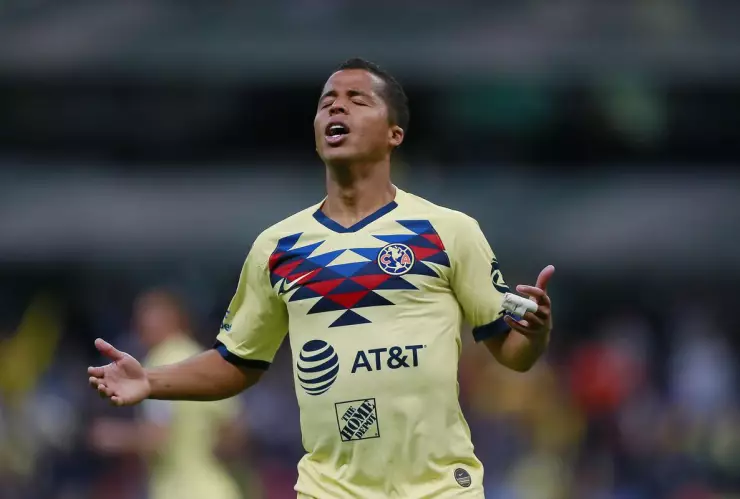 Giovani Dos Santos, fallando un gol con el Club América.jpeg