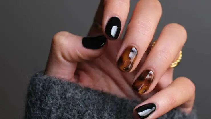 ¿Qué es el Microchips en las uñas_ Nueva tendencia en TikTok