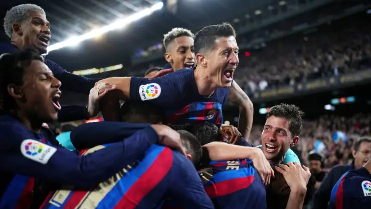 Barcelona festejando la victoria en el Clásico ante Real Madrid