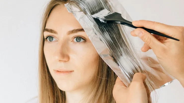 4 tonos de tintes de pelo para mujeres de 40 a 50 años de edad para disimular las canas; te harán lucir más joven y con luz en el rostro Spicy Cinnamon