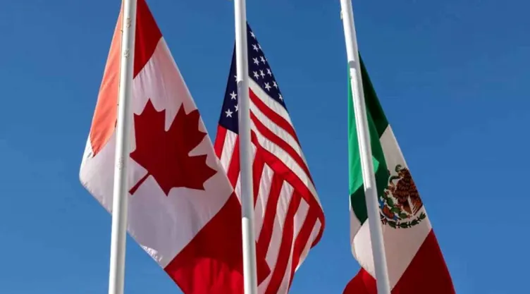 Banderas de México, EU y Canadá