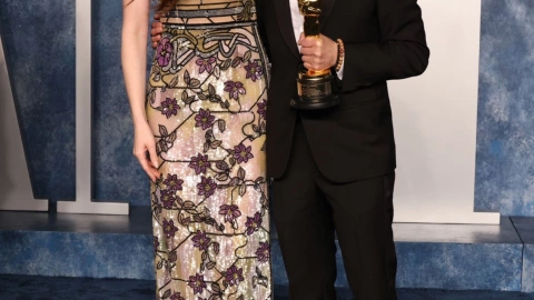 Ana de Armas y Ke Huy Quan