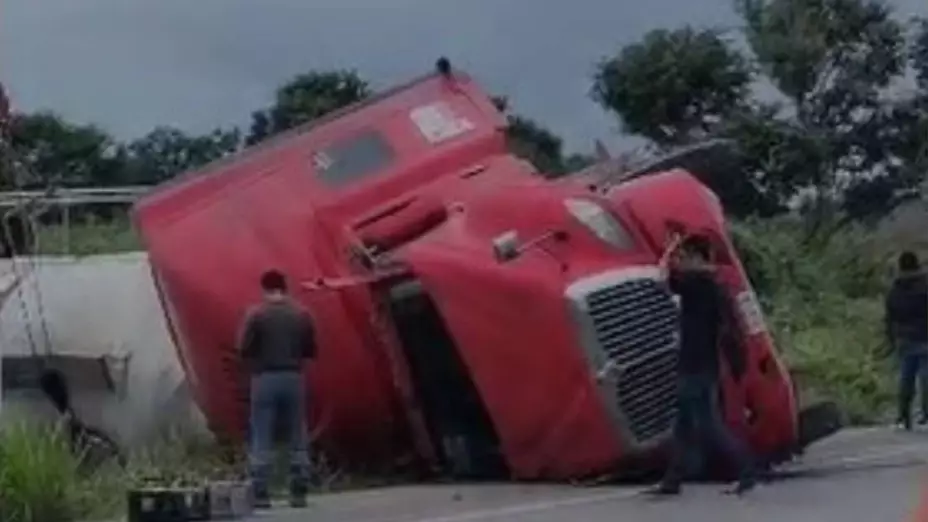 PORTADA volcadura de trailer.jpg