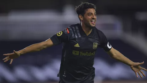 Carlos Vela se queda en Los Angeles FC