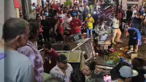 Tráiler se mete hasta la zona centro de San Juan de los Lagos