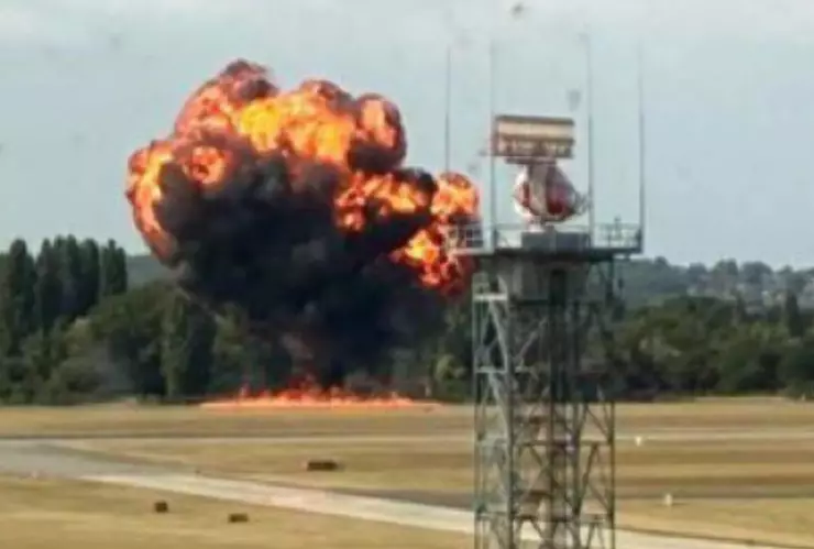Avión choca y explota en el aeropuerto de Southend, Londres, Reino Unido.png