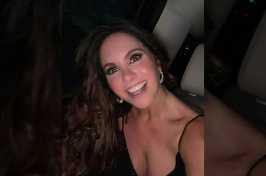 Lucero risa.jpg