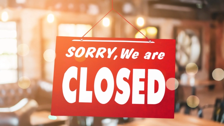 Cartel de “Cerrado” en una tienda