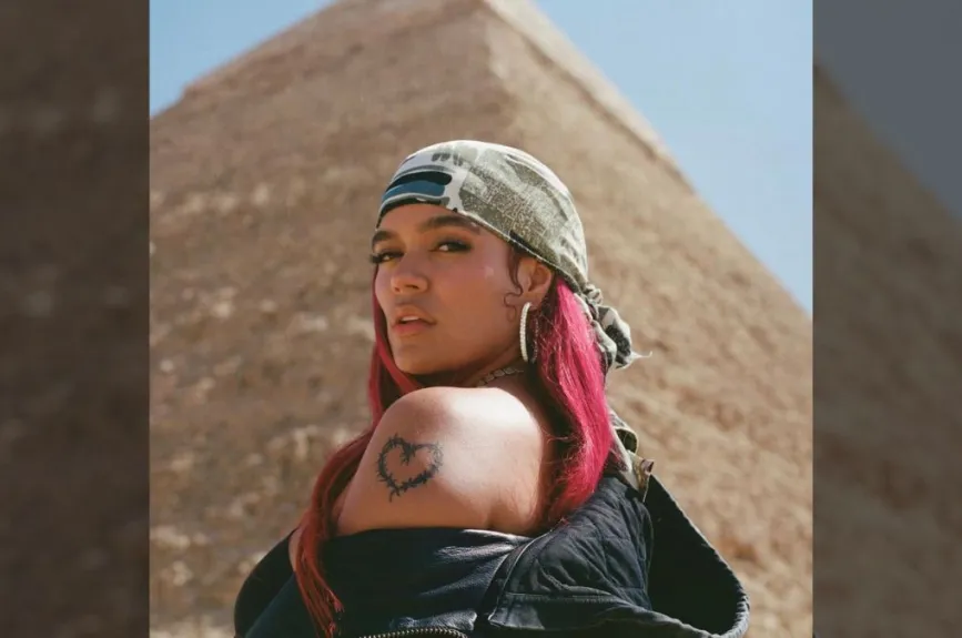 Karol G piramide.jpg