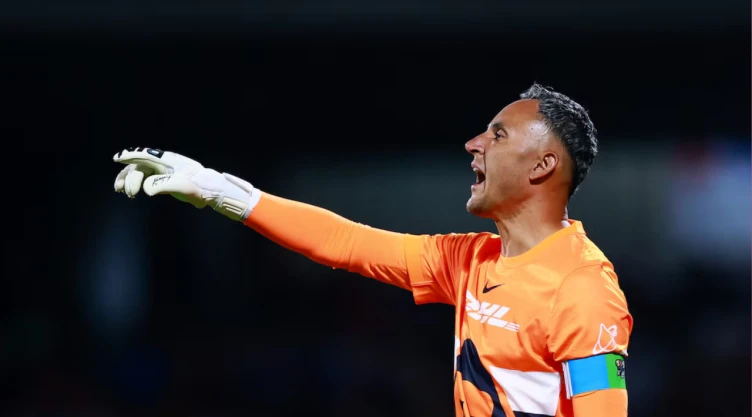 Keylor Navas brilla con Pumas.png
