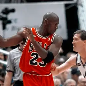 Michael Jordan en el segundo juego de las Finales de la NBA en 1998.