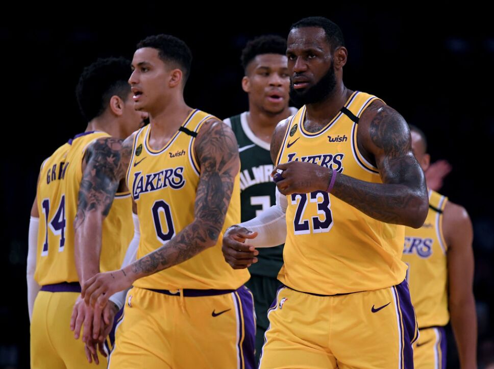 Dos jugadores de Lakers dan positivo por Covid-19