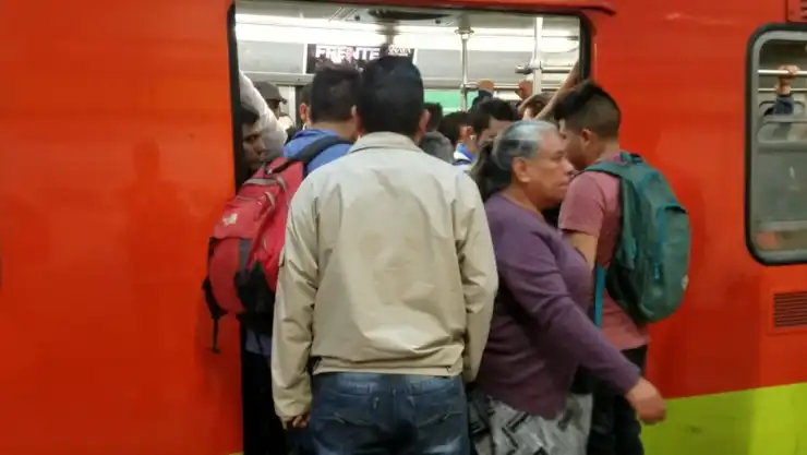 Roban a turistas en el metro