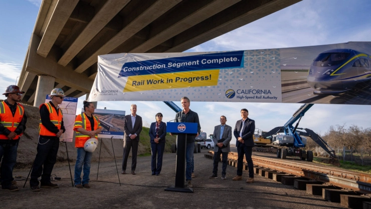 Gavin Newsom hace anuncios sobre el tren bala de California