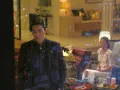Song Yi recibe a Lee Jae-Kyung quien está ligado a la muerte de Yoo-ra.