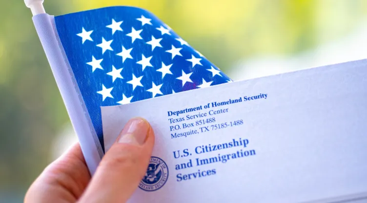 Una carta del Servicio de Ciudadanía e Inmigración de Estados Unidos, que explica los casos de exención.