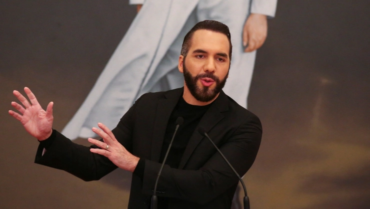 El Salvador, bajo el liderazgo de Nayib Bukele, ha implementado una estrategia sin precedentes contra el crimen