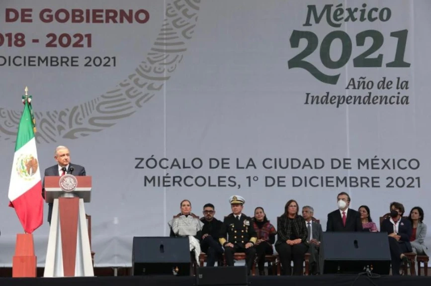 El Presidente estuvo acompañado de su esposa y el gabinete