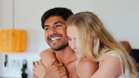 ¿Qué es el love bombing y cómo identificarlo en una relación?