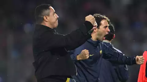 Festejo de Efraín Juárez en el gol de Jordan Carrillo Pumas vs Pachuca.jpg