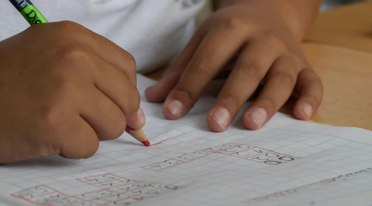 México cayó en el ranking educativo global según PISA 2024.
