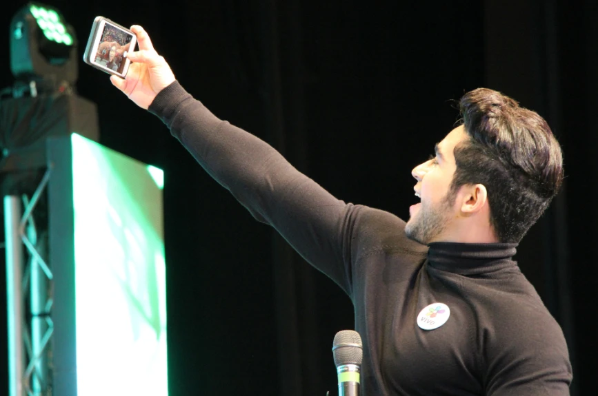 Isbo no perdió la oportunidad de tomarse una selfie