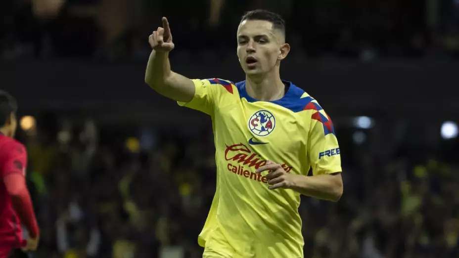 Álvaro Fidalgo, América