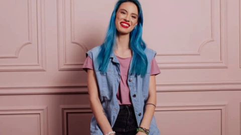 Qué significa que una persona se pinte el pelo azul