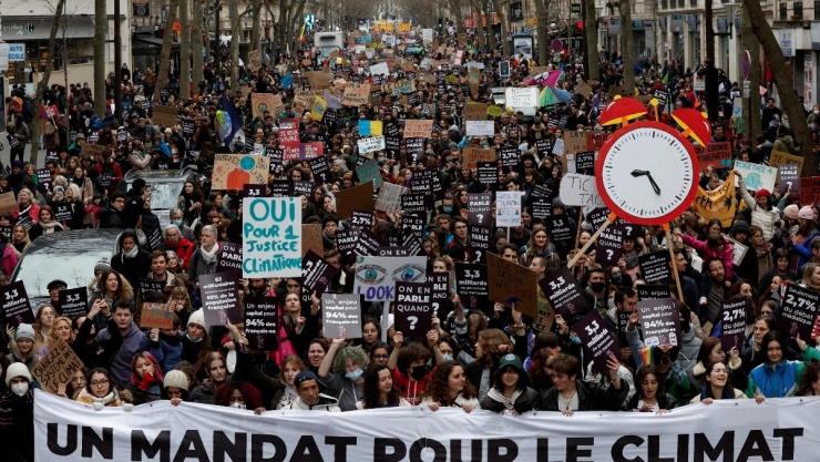 manifestantes cambio climatico paris