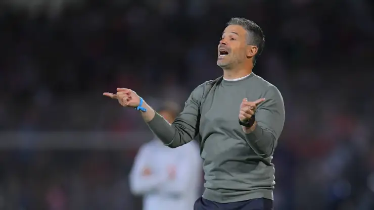 Rafa Puente al frente de Pumas ante Chivas