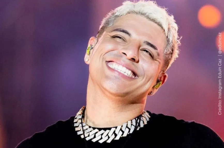 Eduin Caz sonriendo.jpg