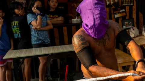 En Filipinos miles de devotos prácticas rituales rumbo a la celebración del Jueves Santo