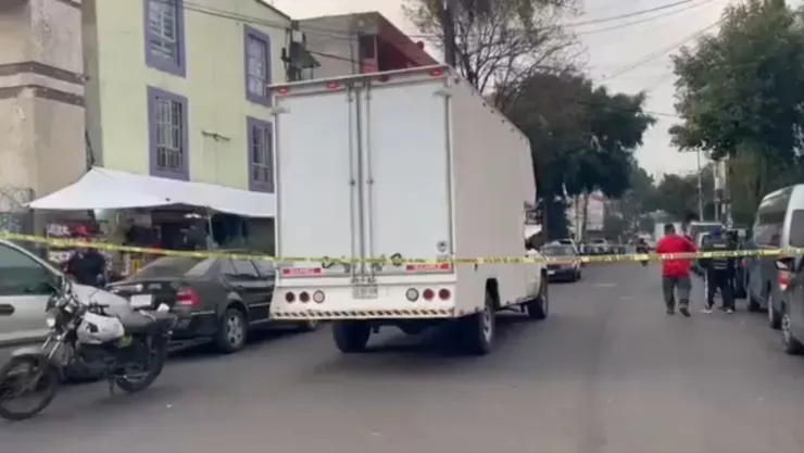Joven trabajador cayó de un camión de carga en Tepito y murió del golpe