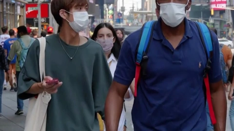 En Nueva York aceptan uso de cubrebocas en lugares cerrados.