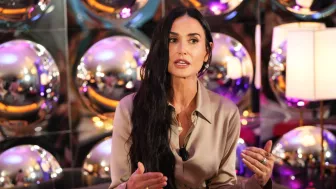 Moore tuvo una pausa en su carrera de actriz, y su papel en ‘La Sustancia’ ha sido calificado como un regreso triunfal, en donde demostró de lo que es capaz y plantándole cara al productor que le dijo que solo era una actriz popcorn. | Foto: Jared Siskin/Patrick McMullan via Getty Images