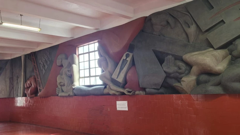 “Historia de México” de Isamu Noguchi