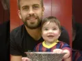 Pique y su hijo pequeño.jpg