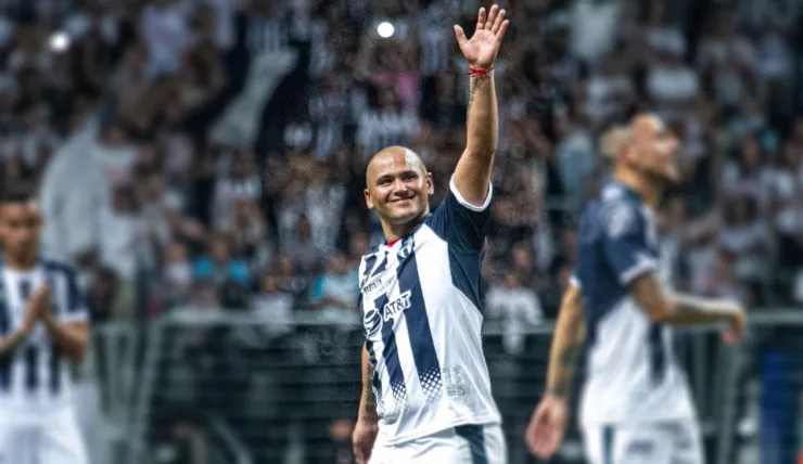 Chupete Suazo Rayados