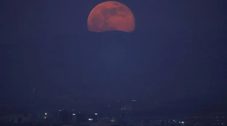Superluna 2025: Así se vio la luna, más grande y brillante del año en la CDMX