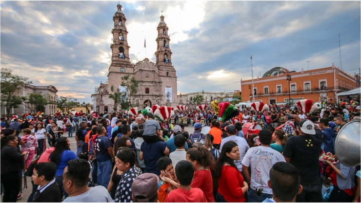 ¿Por qué lanzan dulces durante la Peregrinación de transportistas en Aguascalientes 2024?