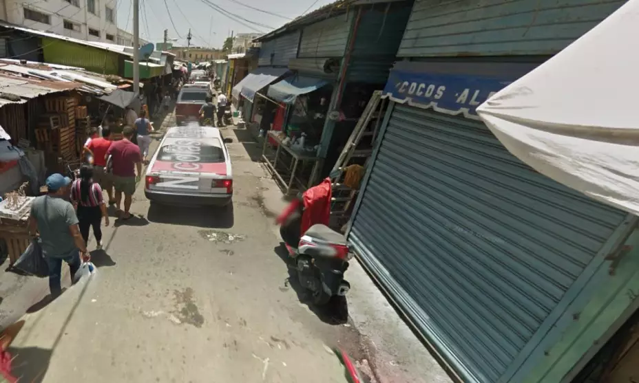 En la calle Nicolás Bravo se encuentra el Mercado Unidad Veracruzana.