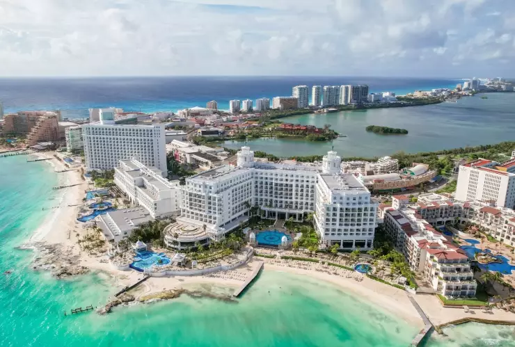 Tanto Cancún como Tulum son playas mágicas, pero la concentración de turistas ha generado problemas.