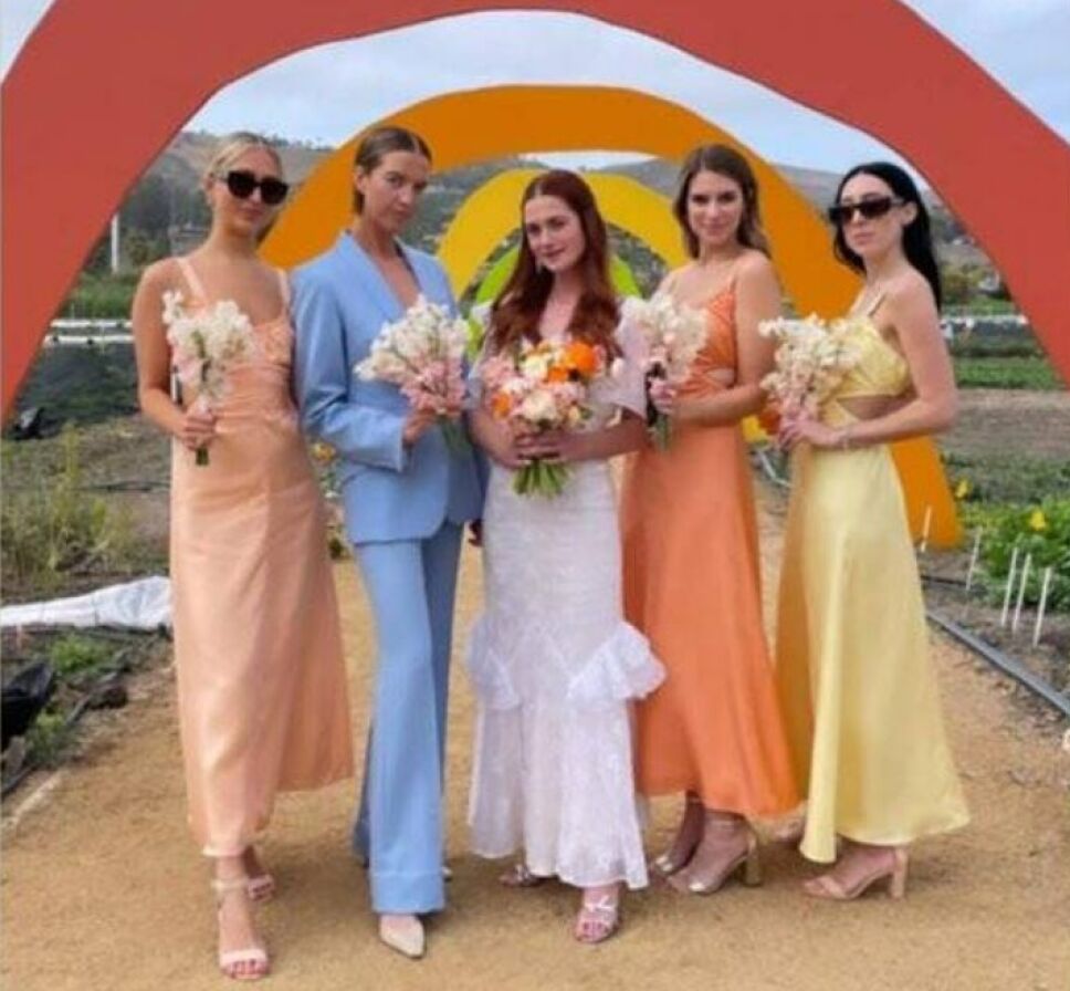 Bonnie Wright junto a sus damas para su boda marzo 2022