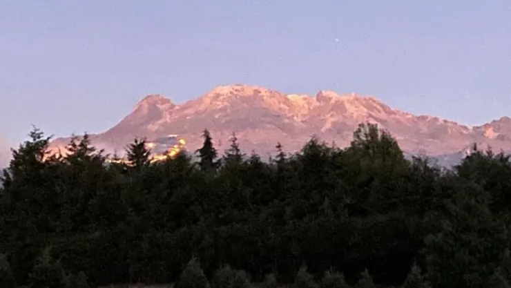 Siguen los trabajos para detener el incendio en el iztaccíhuatl.