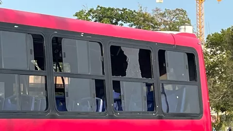 Asesinan a mujer al interior de un camión