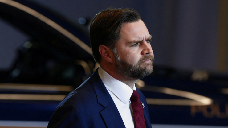 El vicepresidente estadounidense , J. D. Vance, habla en Royalston Square en Minneapolis, Minnesota, EE. UU., el 22 de enero de 2026. 