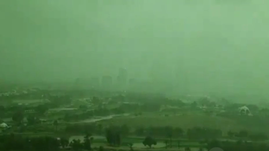 Por qué el cielo de Dubái se pintó de VERDE tras lluvias INUSUALES