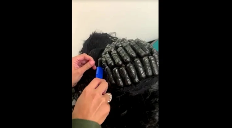 Mujeres de Colombia esconden droga en su cabello