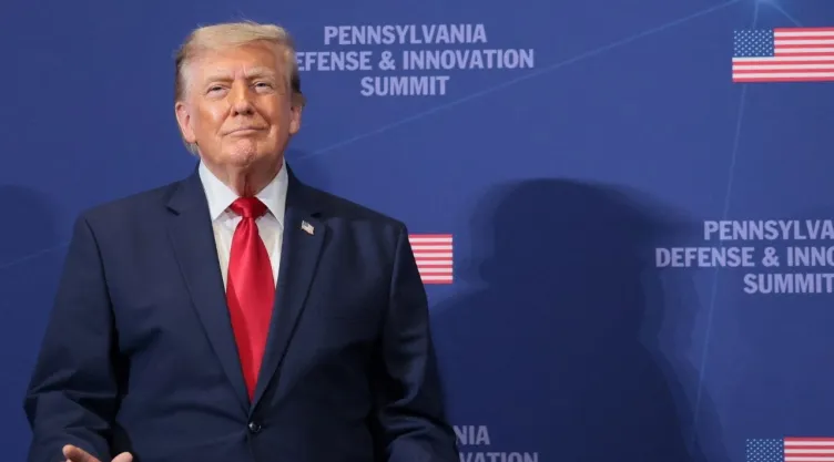 Donald Trump revoca impuesto del 20% en el estrecho de Ormuz